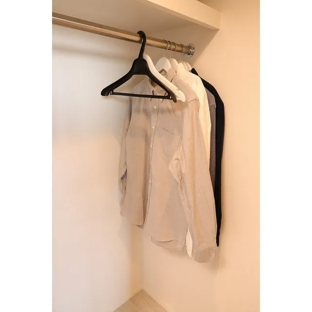 Asur Ryogoku - Interior - ["Outerwear", "Clothes hanger", "Sleeve"]