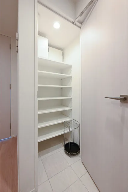 Comforia Liv Omorinishi - Interior - ["Wall", "Flooring", "Wood"]