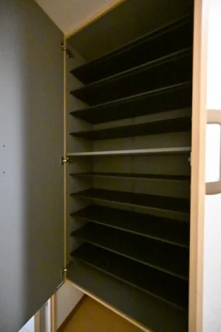 CENTRAL GARDEN RESIDENCE TOKYO - Interior - ["Wood", "Shelving", "Shelf"]