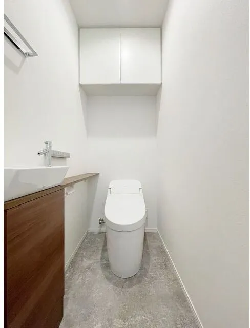 M Trianon - Interior - ["Flooring", "Toilet seat", "Plumbing fixture"]