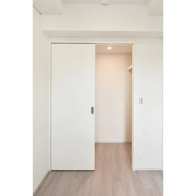 Comforia Morishita Riverside - Interior - ["Building", "Door", "Fixture"]