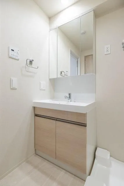 Geoent Ikebukuro - Interior - ["Mirror", "Tap", "Sink"]