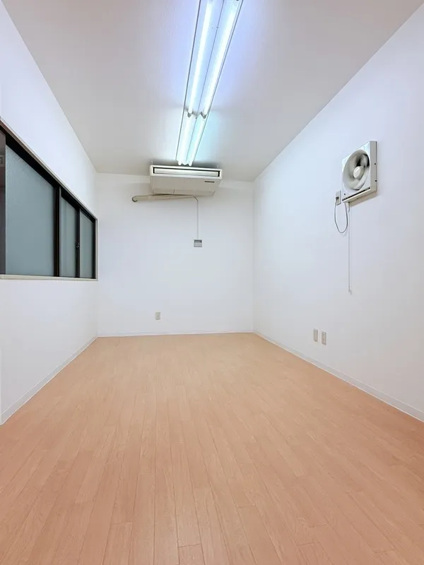 Tsukasa Corporas - Interior - ["Flooring", "Ceiling", "Wood"]