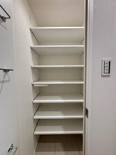 Asyl Court Nerima Nakamurabashi - Interior - ["Wood", "Shelving", "Shelf"]