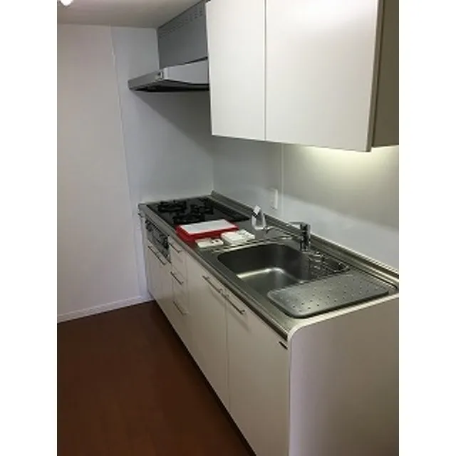 Comforia Harajuku - Interior - ["Cabinetry", "Countertop", "Kitchen sink"]