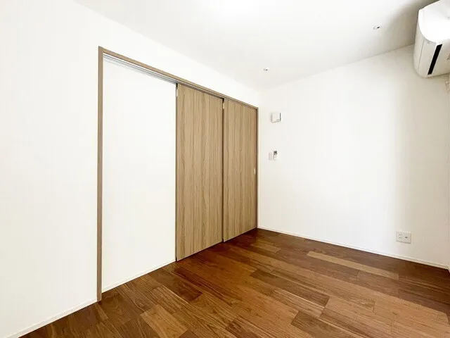 Covent Garden - Interior - ["Flooring", "Wood flooring", "Floor"]