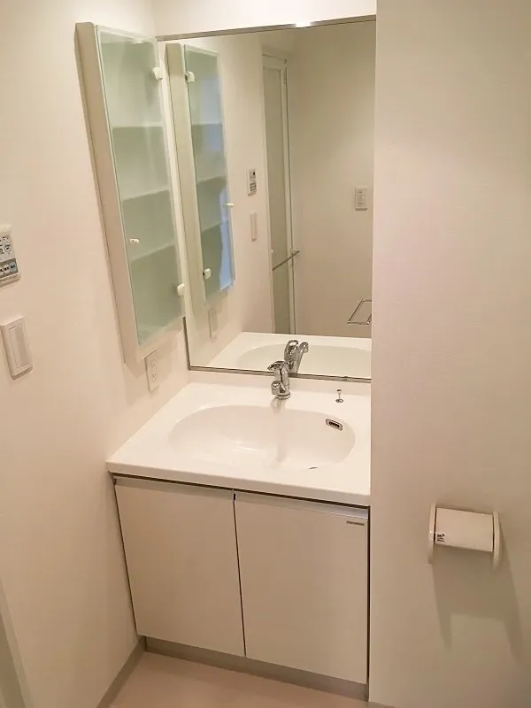 Esty Maison Togoshi - Interior - ["Flooring", "Floor", "Bathroom Sink"]