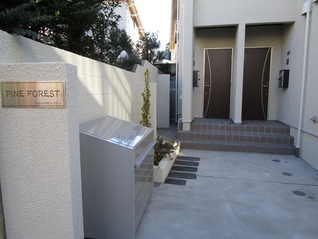 Pine Forest - Exterior - ["Composite material", "Concrete", "Flowerpot"]