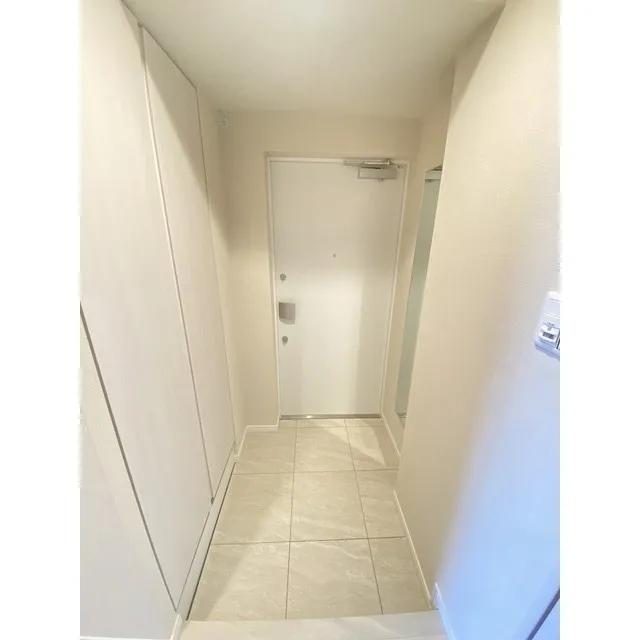 Comforia Higashioi I - Interior - ["Fixture", "Door", "Building"]