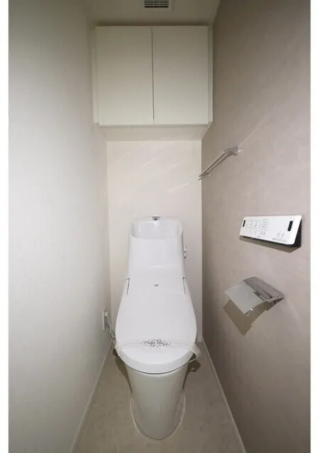Clarity Bunkyo Sengoku - Interior - ["Toilet seat", "Plumbing fixture", "Toilet"]