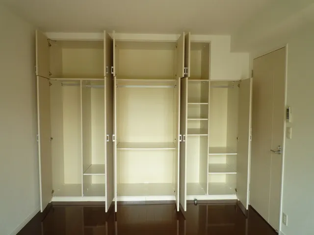 Liberte - Interior - ["Door", "Fixture", "Wood"]