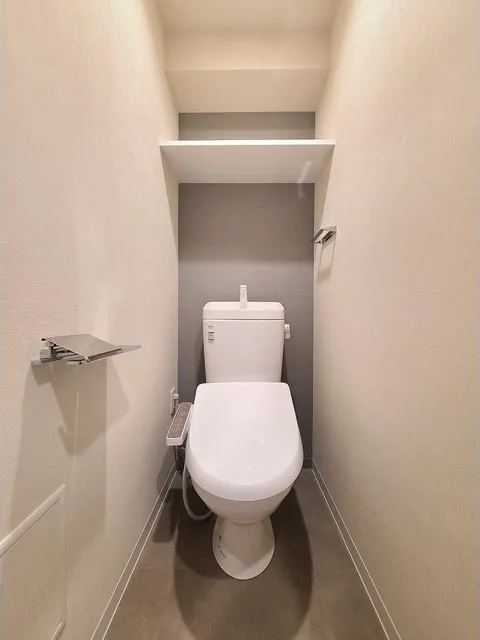 Comforia Higashioi I - Interior - ["Toilet", "Toilet seat", "Plumbing fixture"]