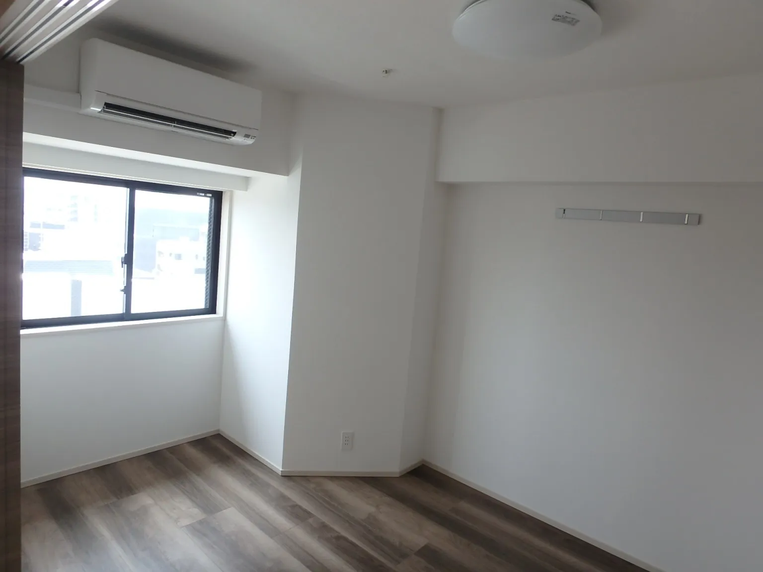 Orchid Residence Ueno - Interior - ["Fixture", "Wood", "Flooring"]