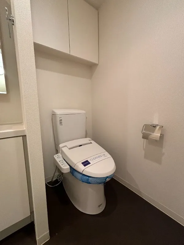 Residia Omori II - Interior - ["Plumbing fixture", "Toilet seat", "Flooring"]