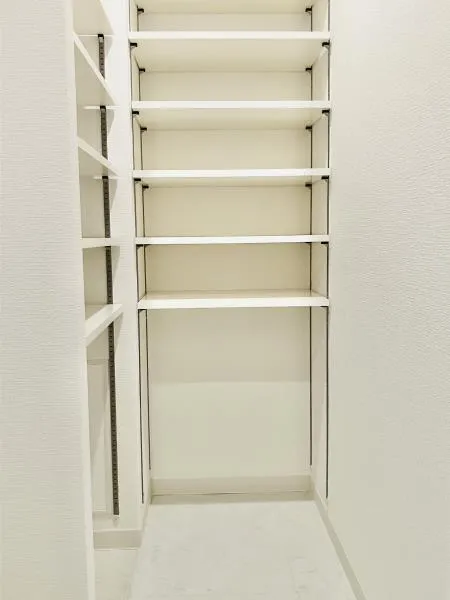 Brillia Ist Sangenjaya Ivy Terrace - Interior - ["Shelving", "Shelf", "Flooring"]