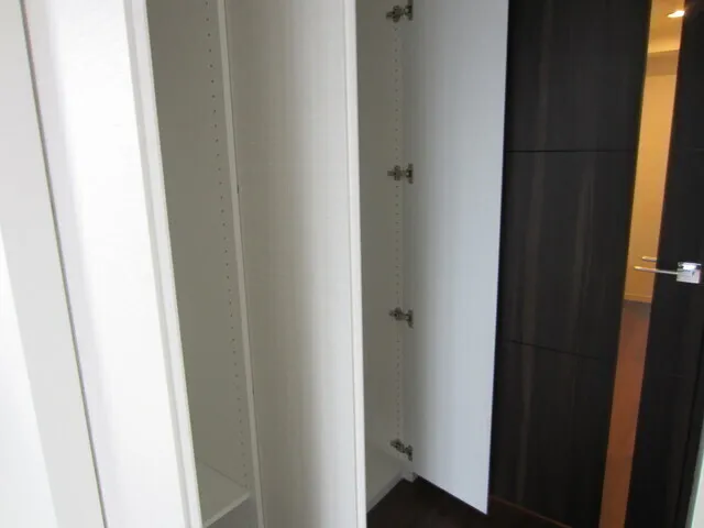 Este Shinjuku - Interior - ["Wood", "Flooring", "Floor"]