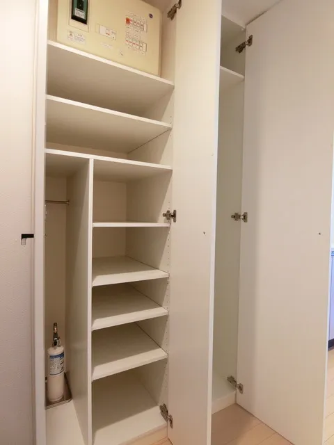 Hongo A-One Todaimae - Interior - ["Wood", "Flooring", "Cupboard"]