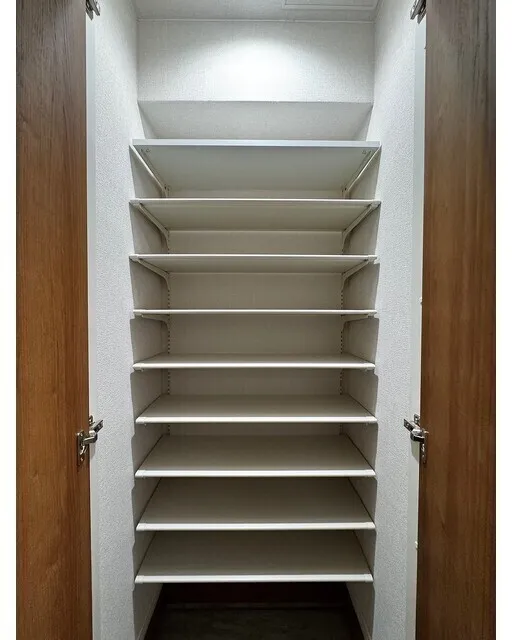 Well Square Hatagaya - Interior - ["Shelving", "Shelf", "Wood"]