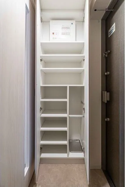 LUMIEC HONCHO EAST - Interior - ["Wood", "Flooring", "Floor"]