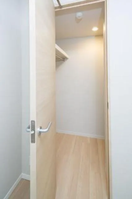 Gardenier Kinuta WEST - Interior - ["Wood", "Fixture", "Flooring"]