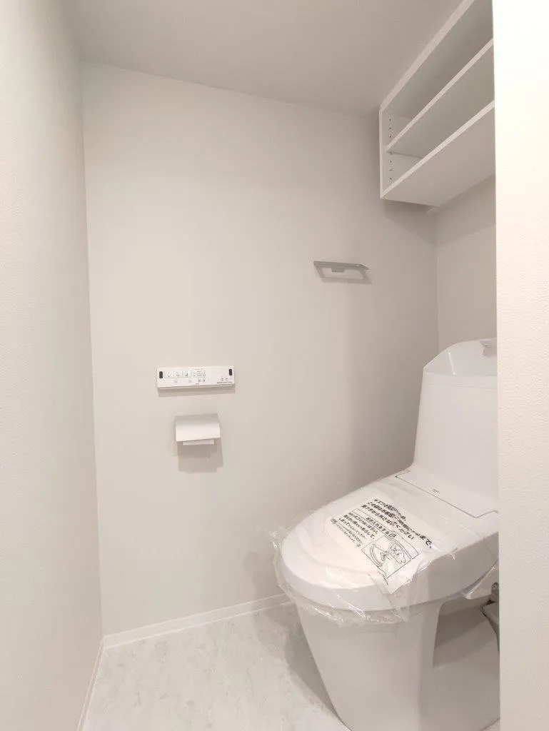 Cross Residence Takadanobaba - Interior - ["Flooring", "Floor", "Plumbing fixture"]