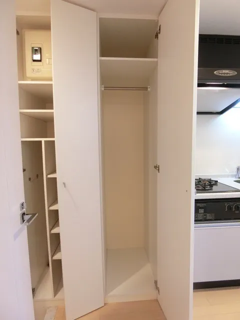 Hongo A-One Todaimae - Interior - ["Wood", "Flooring", "Floor"]