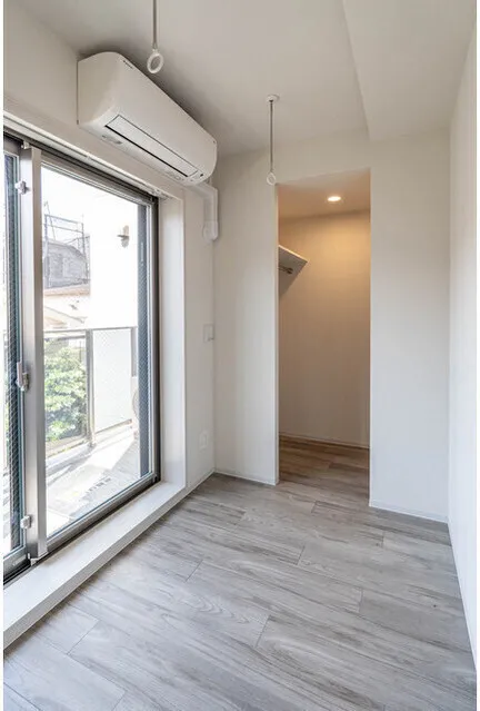 LUMIEC HONCHO EAST - Interior - ["Flooring", "Floor", "Ceiling"]