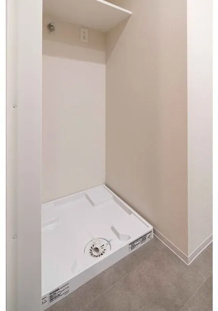 LUMIEC HONCHO EAST - Interior - ["Flooring", "Floor"]