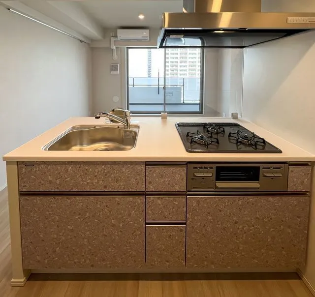 Royal Parks Ariake - Interior - ["Kitchen", "Kitchen stove", "Major appliance"]