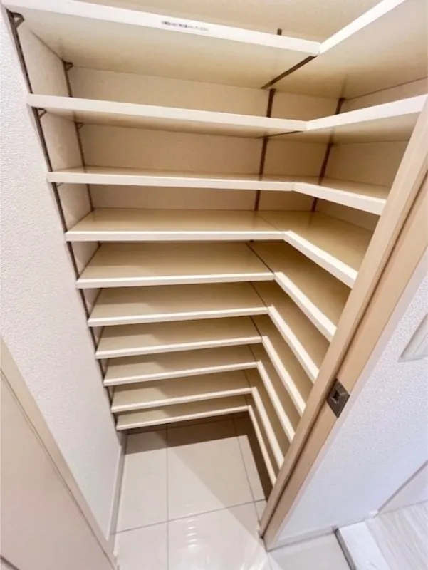 West Park Tower Ikebukuro - Interior - ["Wood", "Shelving", "Shelf"]