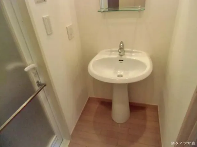 Comforia Yoyogi Uehara - Interior - ["Bathroom sink", "Property", "Sink"]