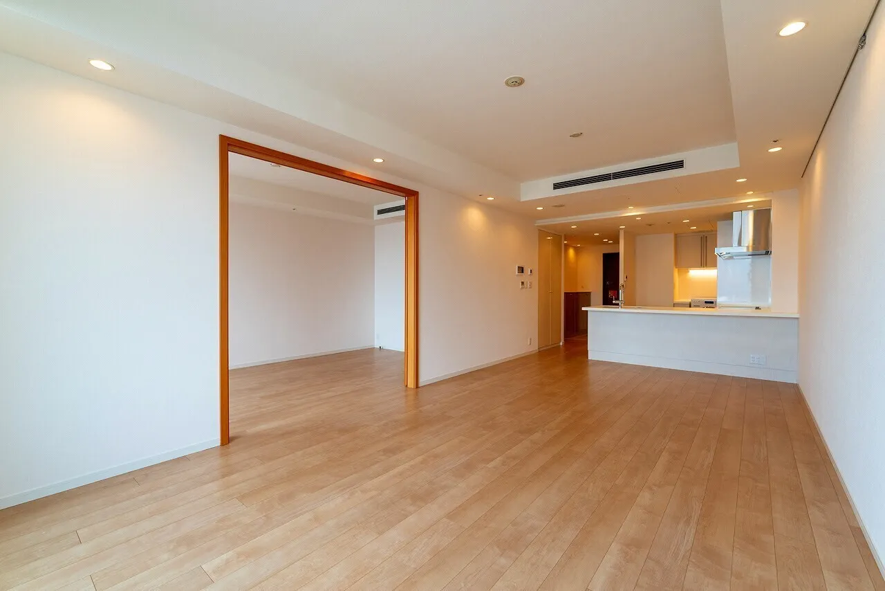 La Tour Shibakoen - Interior - ["Floor", "Flooring", "Wood flooring"]