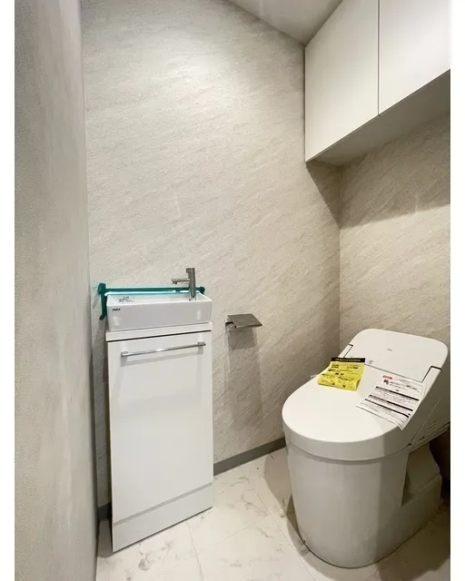 Comforia Liv Bunkyo Gokokuji - Interior - ["Flooring", "Toilet seat", "Plumbing fixture"]