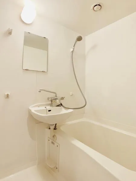 Maison Vert Minami Azabu - Interior - ["Flooring", "Plumbing fixture", "Bathroom"]