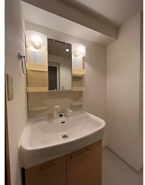 Hillside Ochanomizu - Interior - ["Bathroom Sink", "Flooring", "Interior design"]