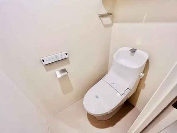 Brillia Ist Ryogoku - Interior - ["Toilet seat", "Toilet", "Plumbing fixture"]