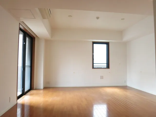 CITY SPIRE Hanzomon - Interior - ["Building", "Window", "Fixture"]