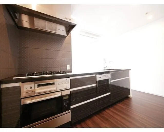 Comforia Shinjuku East Side Tower - Interior - ["Flooring", "Wood", "Floor"]