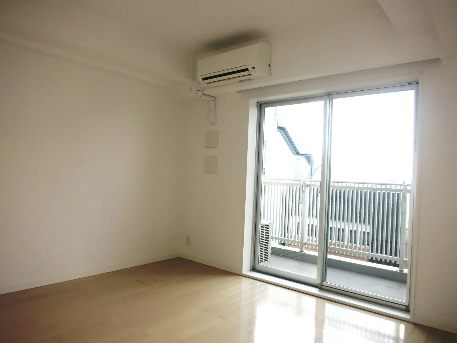 LaQus Residence Higashi-Shinjuku - Interior - ["Flooring", "Floor", "Wood flooring"]