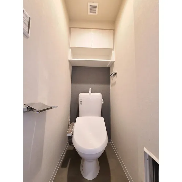 Comforia Higashioi II - Interior - ["Toilet seat", "Plumbing fixture", "Toilet"]