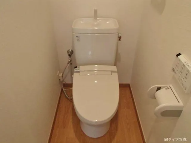 House Tao Li - Interior - ["Toilet seat", "Toilet", "Plumbing fixture"]
