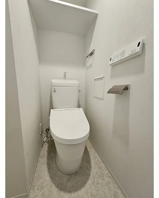 AIFLAT Yoyogi Uehara - Interior - ["Toilet seat", "Toilet", "Flooring"]