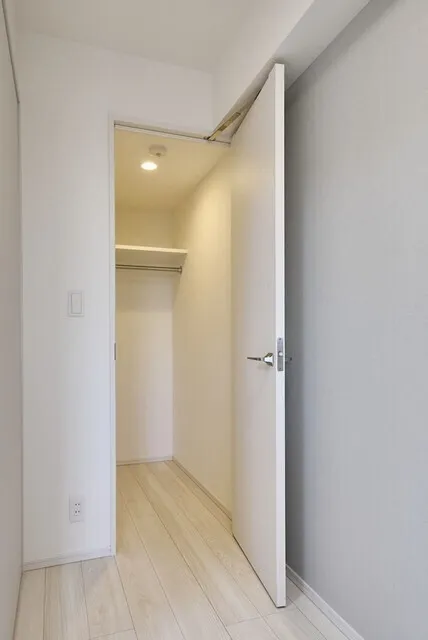 Prime Bliss Shinagawa Hatanodai - Interior - ["Flooring", "Wood", "Floor"]