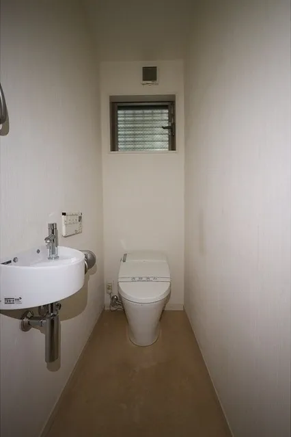 1-24-15 Yoyogi, Shibuya-Ku, Tokyo - Interior - ["Toilet seat", "Plumbing fixture", "Wall"]