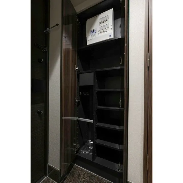 Lien Gotenyama - Interior - ["Fixture", "Wood", "Door"]