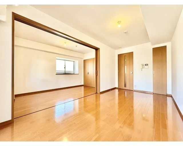 Rivere Ikebukuro - Interior - ["Flooring", "Floor", "Wood flooring"]