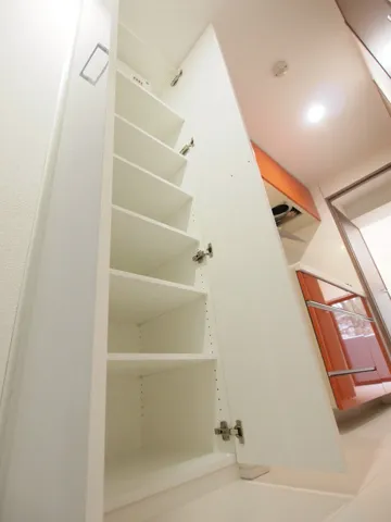 Premium Cube Mishuku - Interior - ["Wood", "Building", "Stairs"]