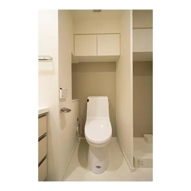 Park Axis Jiyugaoka Terrace - Interior - ["Toilet", "Toilet seat", "Shelving"]