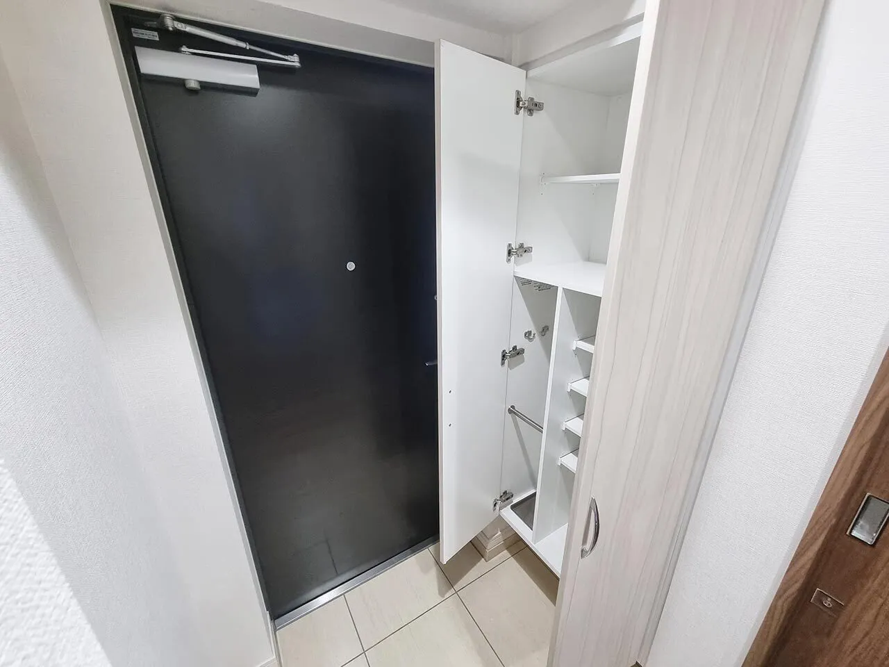 Mynavi STAY Hon-Haneda - Interior - ["Wood", "Flooring", "Floor"]