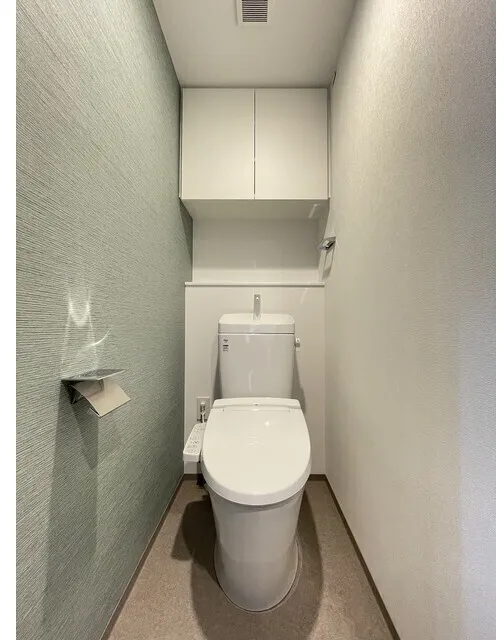 Stylio Kamata West - Interior - ["Toilet seat", "Toilet", "Plumbing fixture"]